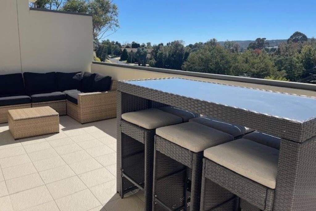 Appartamento Qbn Cracker: 2Br, 2Ba, 2 Secure B/ Ment Car Parks Queanbeyan Esterno foto