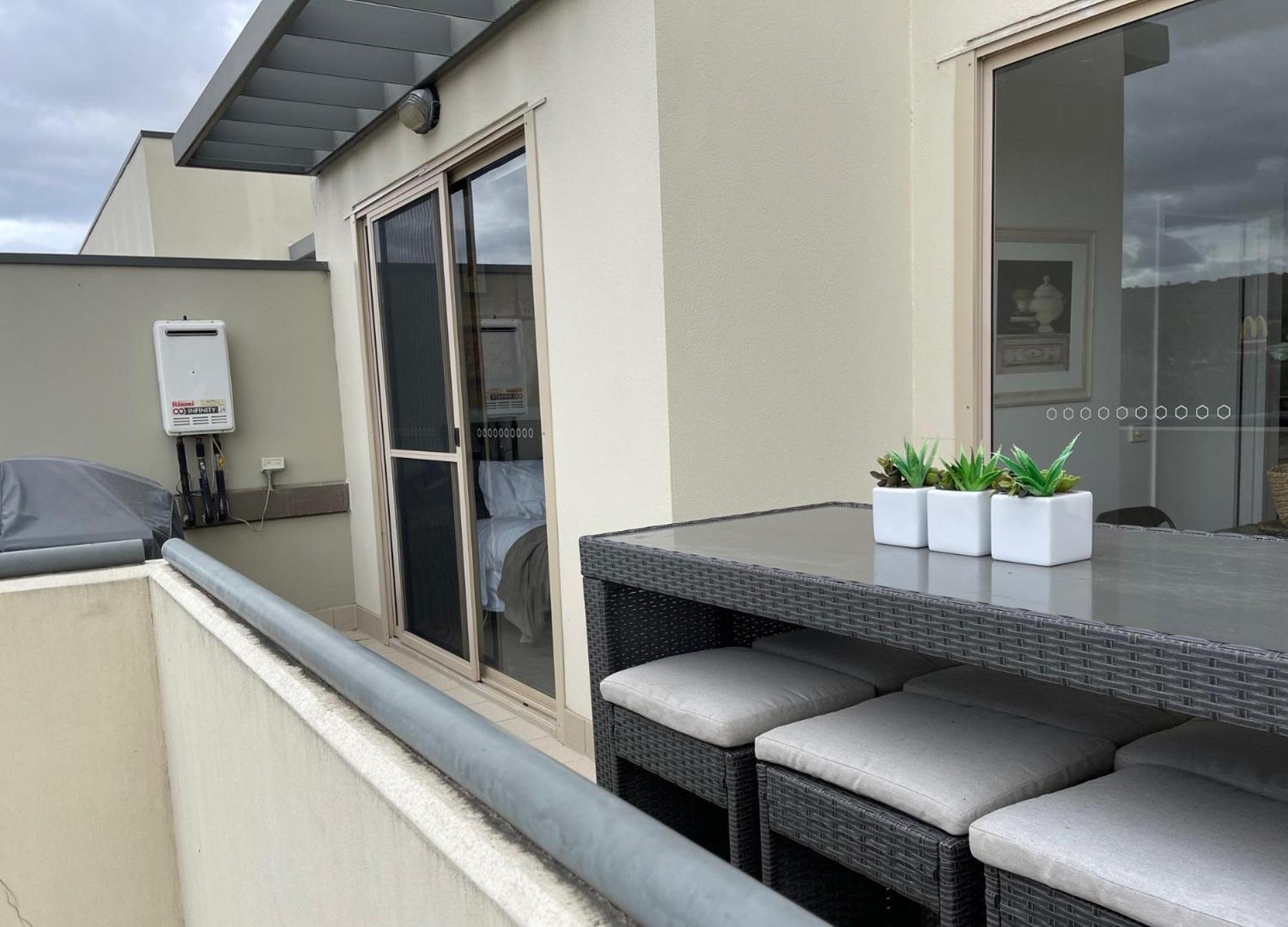 Appartamento Qbn Cracker: 2Br, 2Ba, 2 Secure B/ Ment Car Parks Queanbeyan Esterno foto