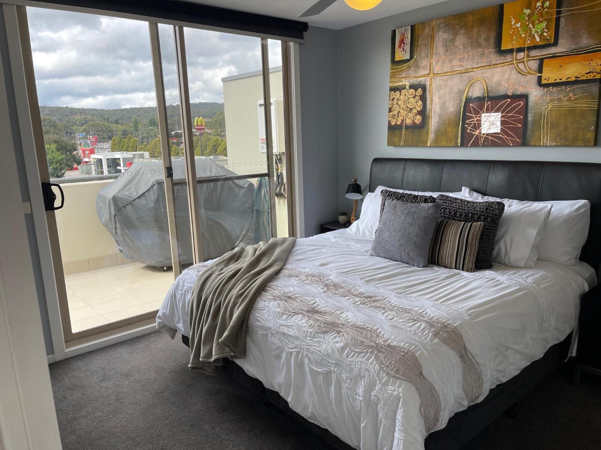 Appartamento Qbn Cracker: 2Br, 2Ba, 2 Secure B/ Ment Car Parks Queanbeyan Esterno foto